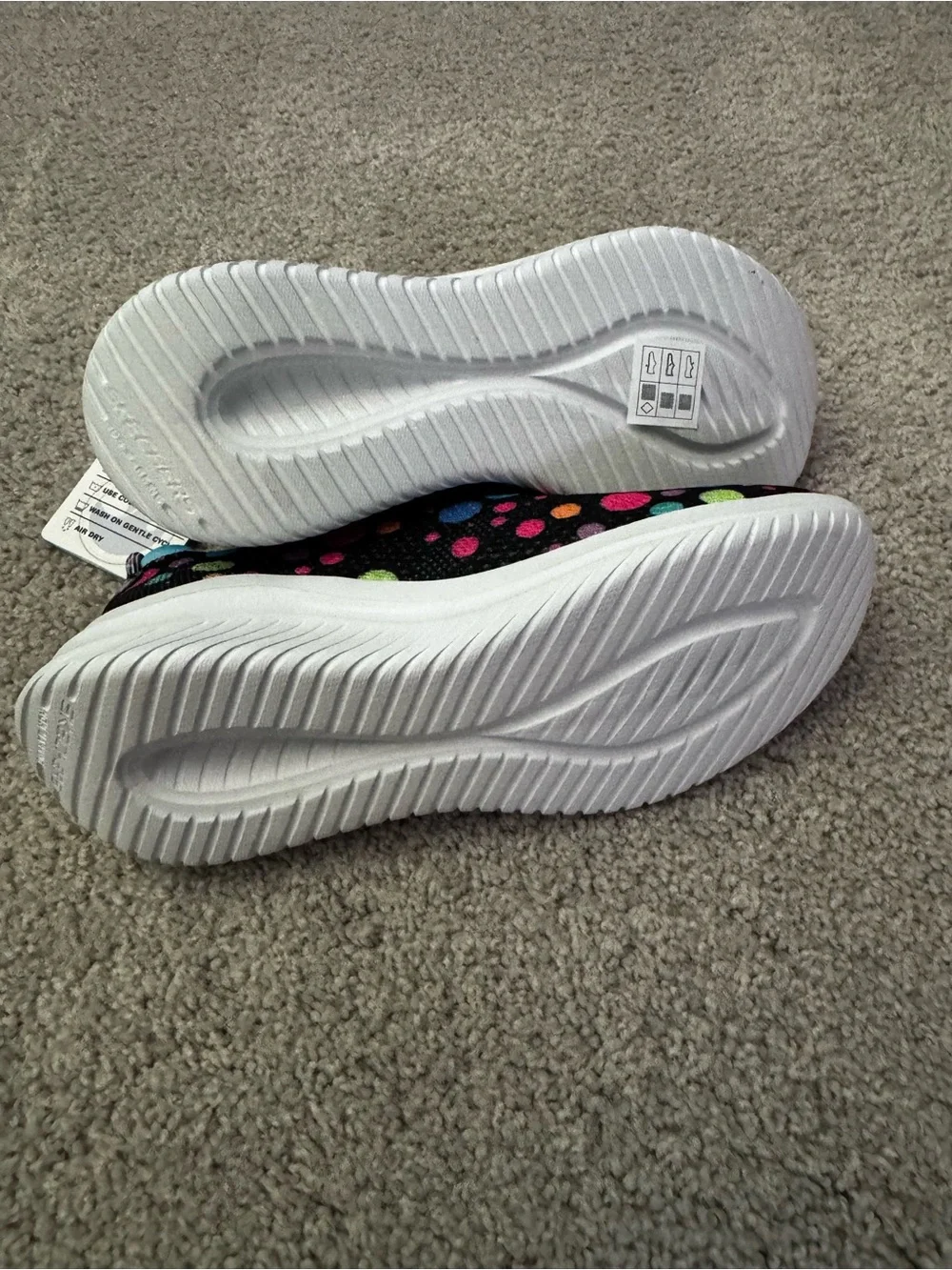 NIB Skechers Stretch Fit Air-Cooled Memory Foam Black Multicolor Dots Shoes, 1.5